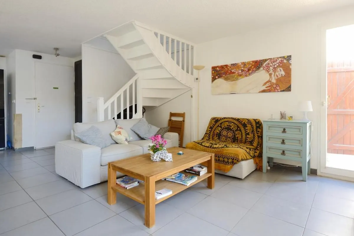 Jolie Chambre Chaleureuse Marseille Homestay